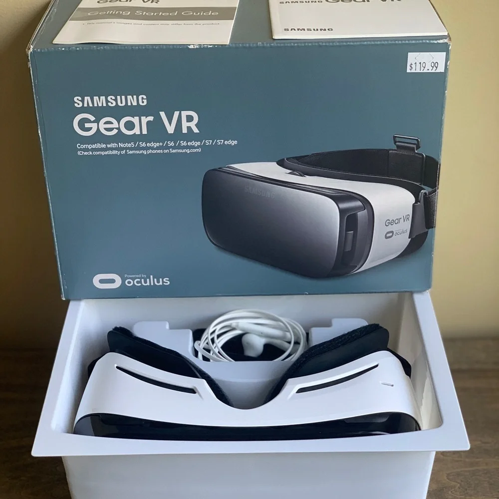 Samsung Gear VR powered by oculus